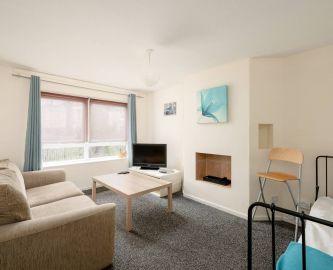 Third image of 100/1 Holyrood Road, Holyrood, Edinburgh, EH8 8AJ
