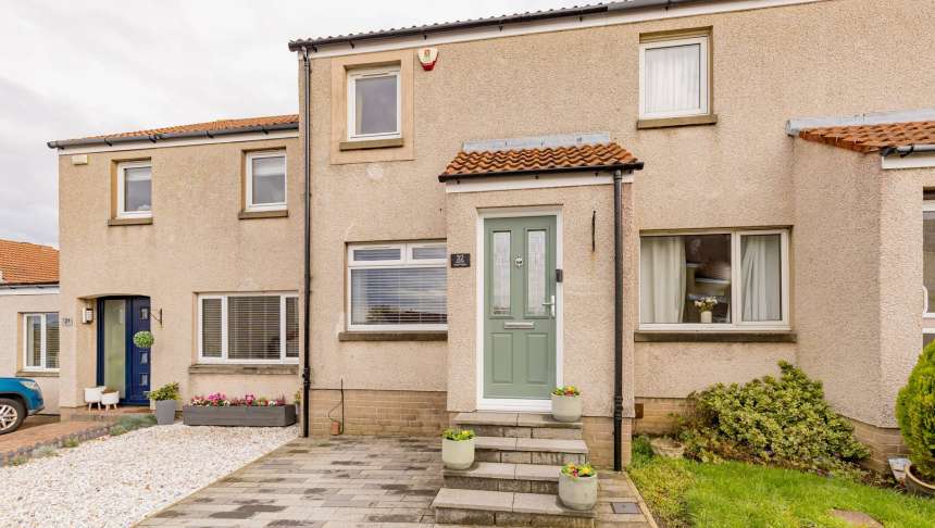 32 Bughtlin Park, Edinburgh