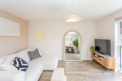 32 Mauseley Park,
Edinburgh,
EH4 8FB - image 3