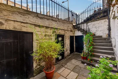 20 Dublin Street,
New Town,
Edinburgh,
EH1 3PP - image 33