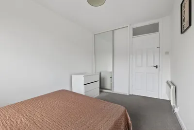 29 Queen's Park Court,
Edinburgh,
EH8 7DX - image 23