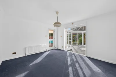 16 King's Cramond, Edinburgh, Midlothian, EH4 6RL - image 5