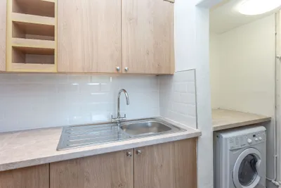 5/9 Beaverhall Road,
Edinburgh,
EH7 4JQ - image 7