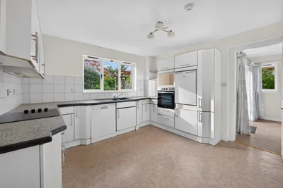 16 King's Cramond, Edinburgh, Midlothian, EH4 6RL - image 10
