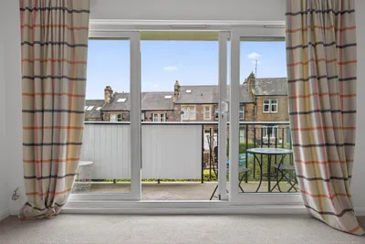 29 Queen's Park Court,
Edinburgh,
EH8 7DX - image 7