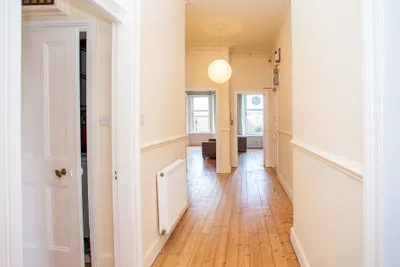 9/3 Falcon Gardens,
Edinburgh,
EH10 4AP - image 3