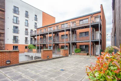 8/24 Salamander Court,
Edinburgh,
EH6 7JN - image 1