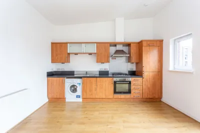 8/24 Salamander Court,
Edinburgh,
EH6 7JN - image 6