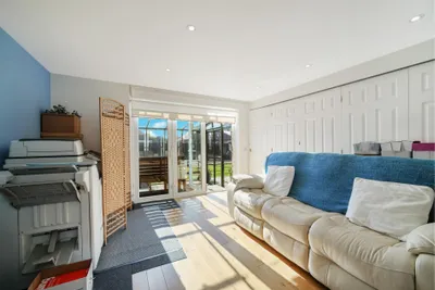 27 Craigs Avenue,
Edinburgh,
EH12 8HS - image 4