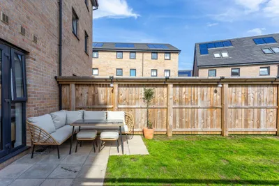 32 Mauseley Park,
Edinburgh,
EH4 8FB - image 23