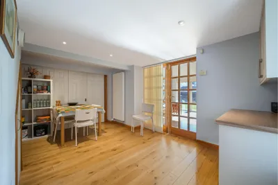 27 Craigs Avenue,
Edinburgh,
EH12 8HS - image 5