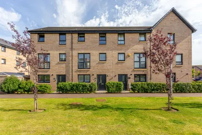 32 Mauseley Park,
Edinburgh,
EH4 8FB - image 1