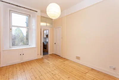 9/3 Falcon Gardens,
Edinburgh,
EH10 4AP - image 7