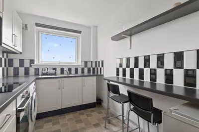 29 Queen's Park Court,
Edinburgh,
EH8 7DX - image 14