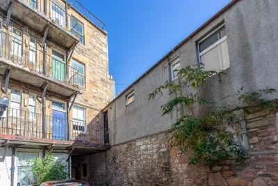 94/3 Causewayside,
Edinburgh,
EH9 1PU - image 18