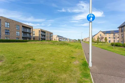 32 Mauseley Park,
Edinburgh,
EH4 8FB - image 26