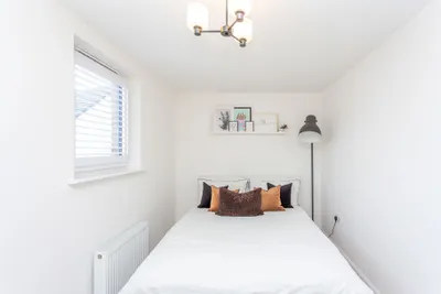 32 Mauseley Park,
Edinburgh,
EH4 8FB - image 21