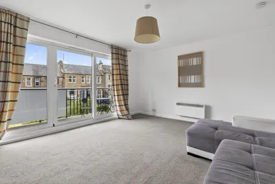 29 Queen's Park Court,
Edinburgh,
EH8 7DX - image 2
