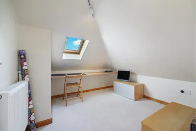 27 Craigs Avenue,
Edinburgh,
EH12 8HS - image 24