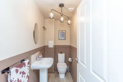 32 Mauseley Park,
Edinburgh,
EH4 8FB - image 22