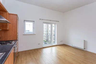 8/24 Salamander Court,
Edinburgh,
EH6 7JN - image 11