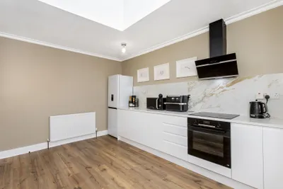 7/2 Carlton Street,
Edinburgh,
EH4 1NE - image 7