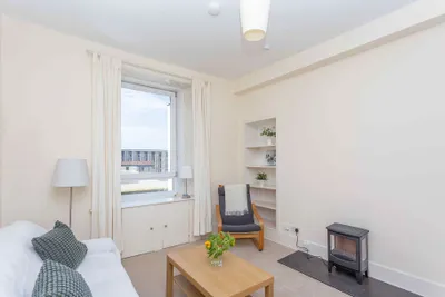 5/9 Beaverhall Road,
Edinburgh,
EH7 4JQ - image 4