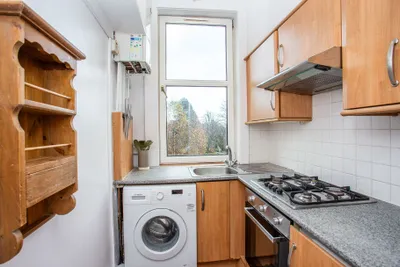 9/3 Falcon Gardens,
Edinburgh,
EH10 4AP - image 10