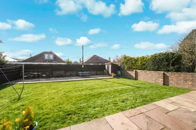27 Craigs Avenue,
Edinburgh,
EH12 8HS - image 25