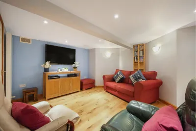 27 Craigs Avenue,
Edinburgh,
EH12 8HS - image 6