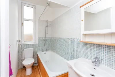 9/3 Falcon Gardens,
Edinburgh,
EH10 4AP - image 17