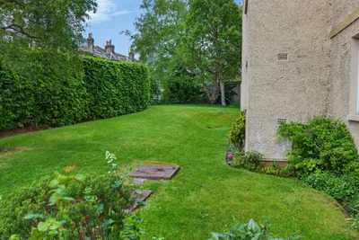 29 Queen's Park Court,
Edinburgh,
EH8 7DX - image 30