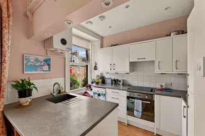 17 Avondale Place,
Edinburgh,
EH3 5HX - image 8