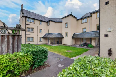 52 Esk Bridge,
Penicuik,
EH26 8QR - image 1