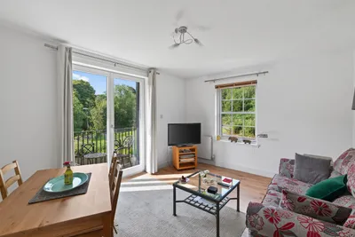 52 Esk Bridge,
Penicuik,
EH26 8QR - image 3