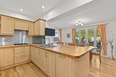 14 Pirniefield Gardens, Edinburgh, Midlothian, EH6 7QD - image 4