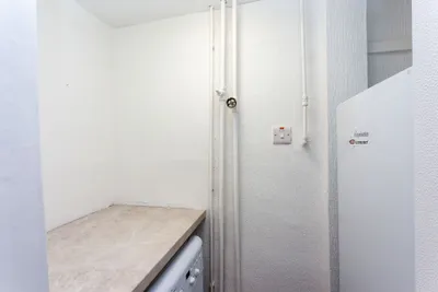 5/9 Beaverhall Road,
Edinburgh,
EH7 4JQ - image 8