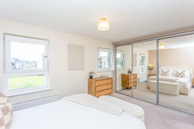 32 Mauseley Park,
Edinburgh,
EH4 8FB - image 11