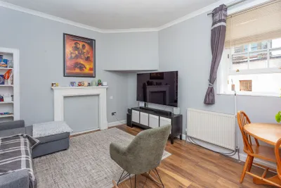 94/3 Causewayside,
Edinburgh,
EH9 1PU - image 2