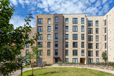 22/2 Margaret Thomson Crescent,
Edinburgh,
EH6 7FE - image 1