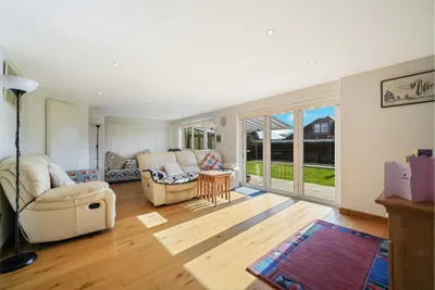 27 Craigs Avenue,
Edinburgh,
EH12 8HS - image 3
