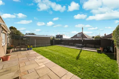 27 Craigs Avenue,
Edinburgh,
EH12 8HS - image 26