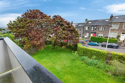 29 Queen's Park Court,
Edinburgh,
EH8 7DX - image 11