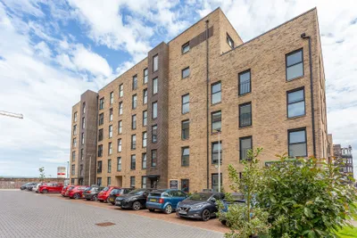 22/2 Margaret Thomson Crescent,
Edinburgh,
EH6 7FE - image 19