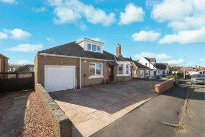 27 Craigs Avenue,
Edinburgh,
EH12 8HS - image 1