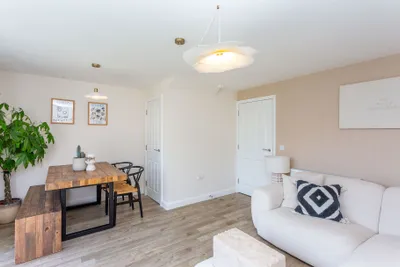 32 Mauseley Park,
Edinburgh,
EH4 8FB - image 6