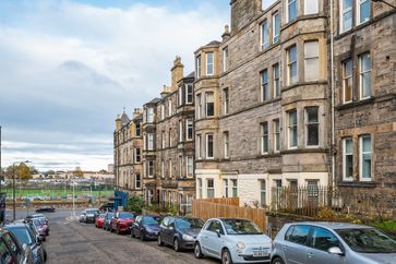 15/3 Meadowbank Avenue, Edinburgh EH8 7AP